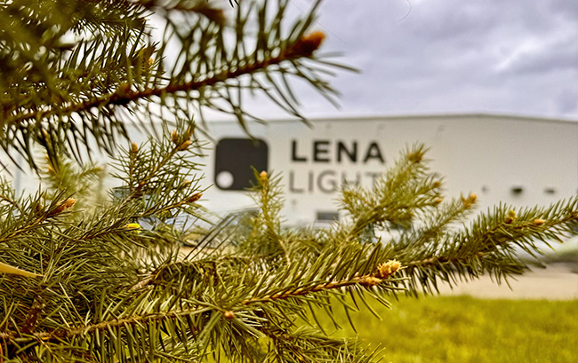 Lena Lighting - sadzenie drzew na terenie fabryki