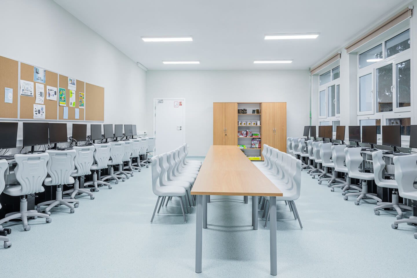 Zespół szkolno-przedszkolny w Bardzie