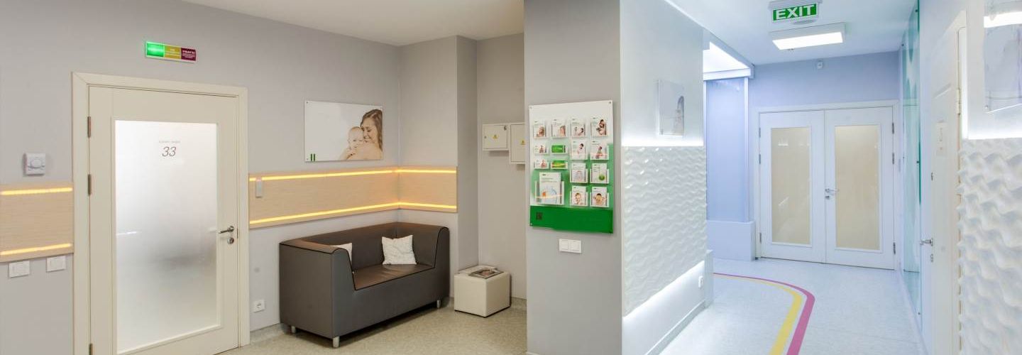 Lena Lighting  korytarz w szpitalu