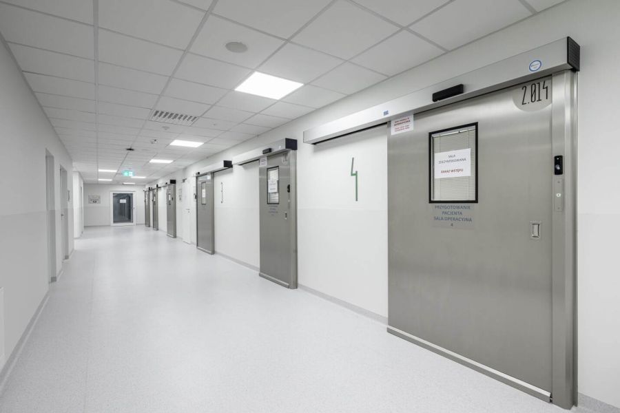 Wielkopolskie Centrum Zdrowia Dziecka korytarz lampy LED