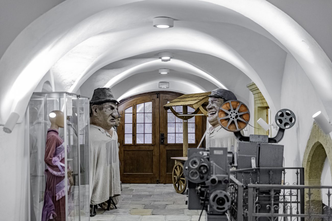 Muzeum Kargula i Pawlaka w Lubomierzu z oświetleniem Lena Lighting S.A.