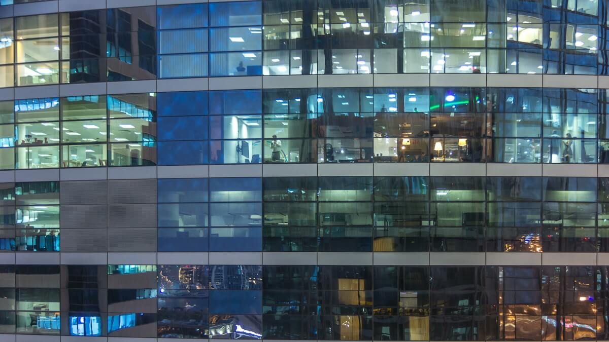 Światło LED do biur i budynków administracyjnych: Nowoczesne rozwiązania od Lena Lighting 