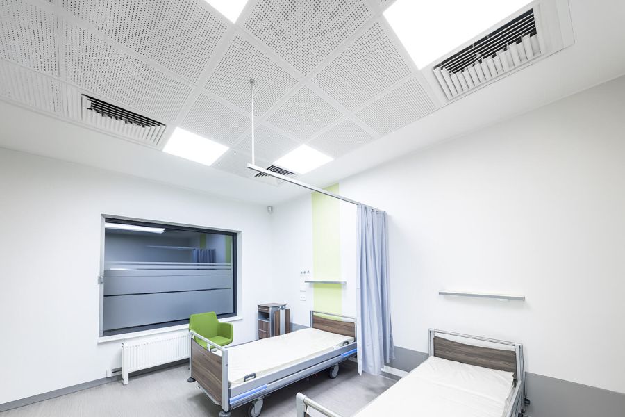 Halluxmed Ortopedia Klinika Jackowiak sala pozabiegowa oświetlenie HCL
