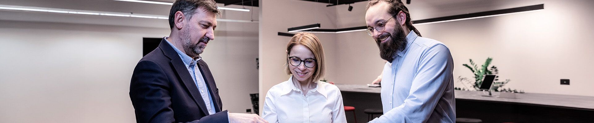 Lena Lighting- pracownicy rozmawiają